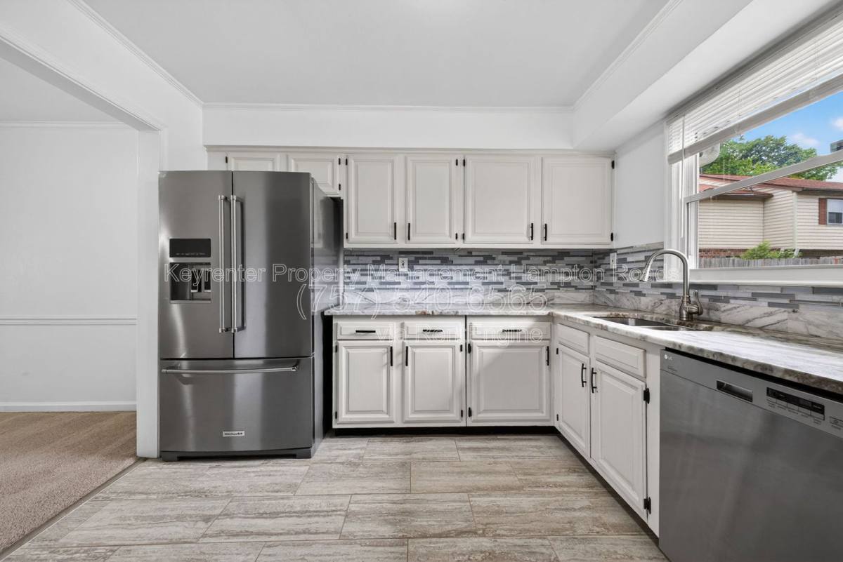 Townhouse for rent at 4314 Midhurst Lane, Chesapeake, VA 23321