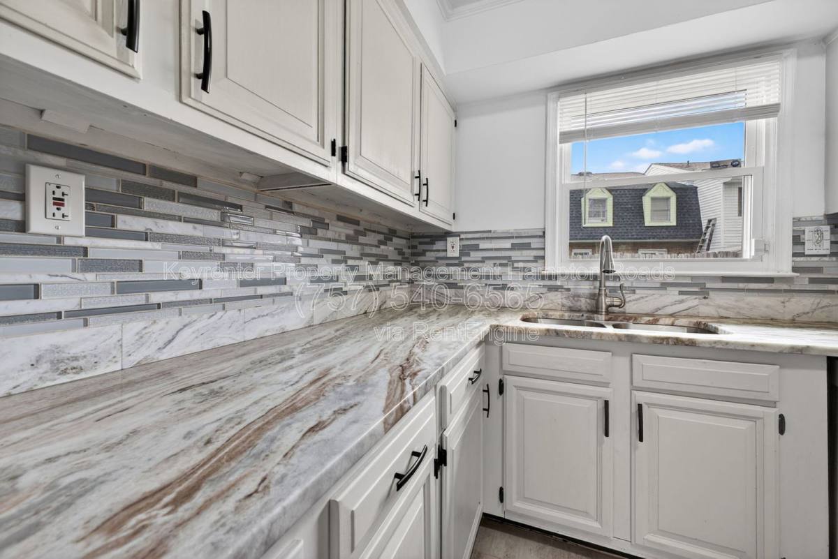 Townhouse for rent at 4314 Midhurst Lane, Chesapeake, VA 23321