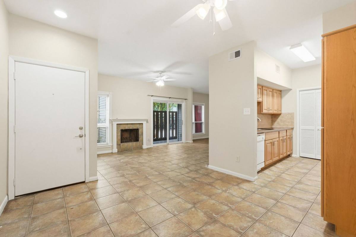 Condo for rent at 2025 Augusta Dr #605, Houston, TX 77057