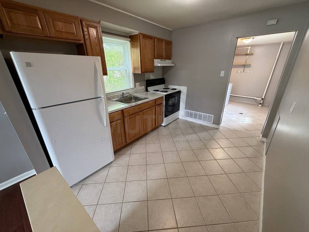 House for rent at 8902 Thorpe St, Livonia, MI 48150