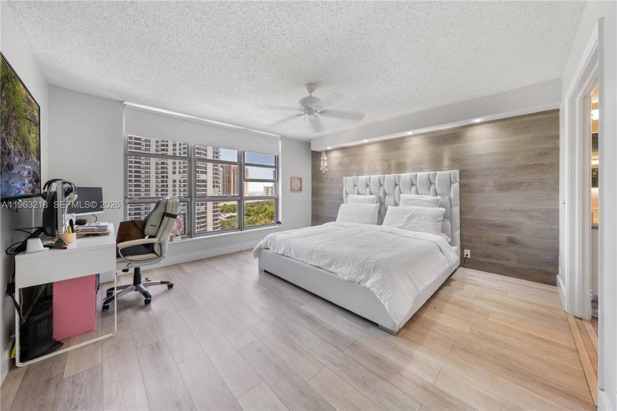 Apartment for rent at 3530 Mystic Pointe Dr, Miami, FL 33180