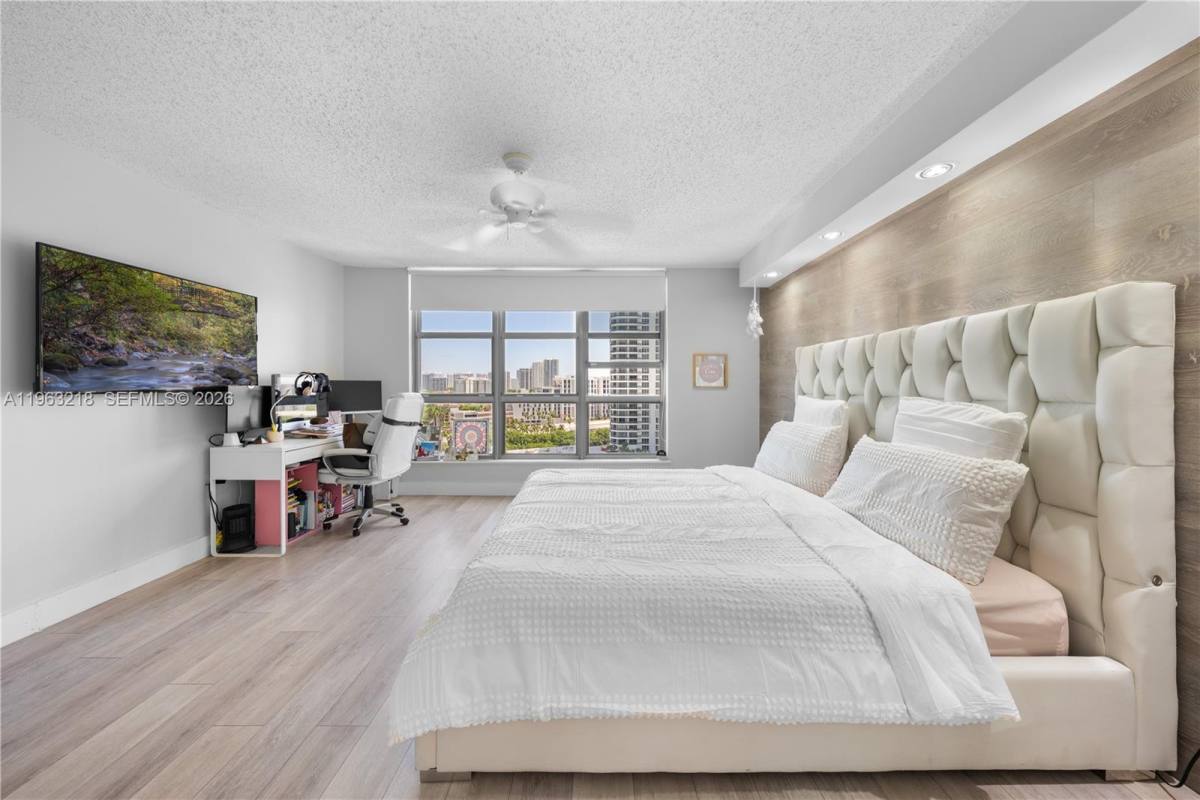 Apartment for rent at 3530 Mystic Pointe Dr, Miami, FL 33180