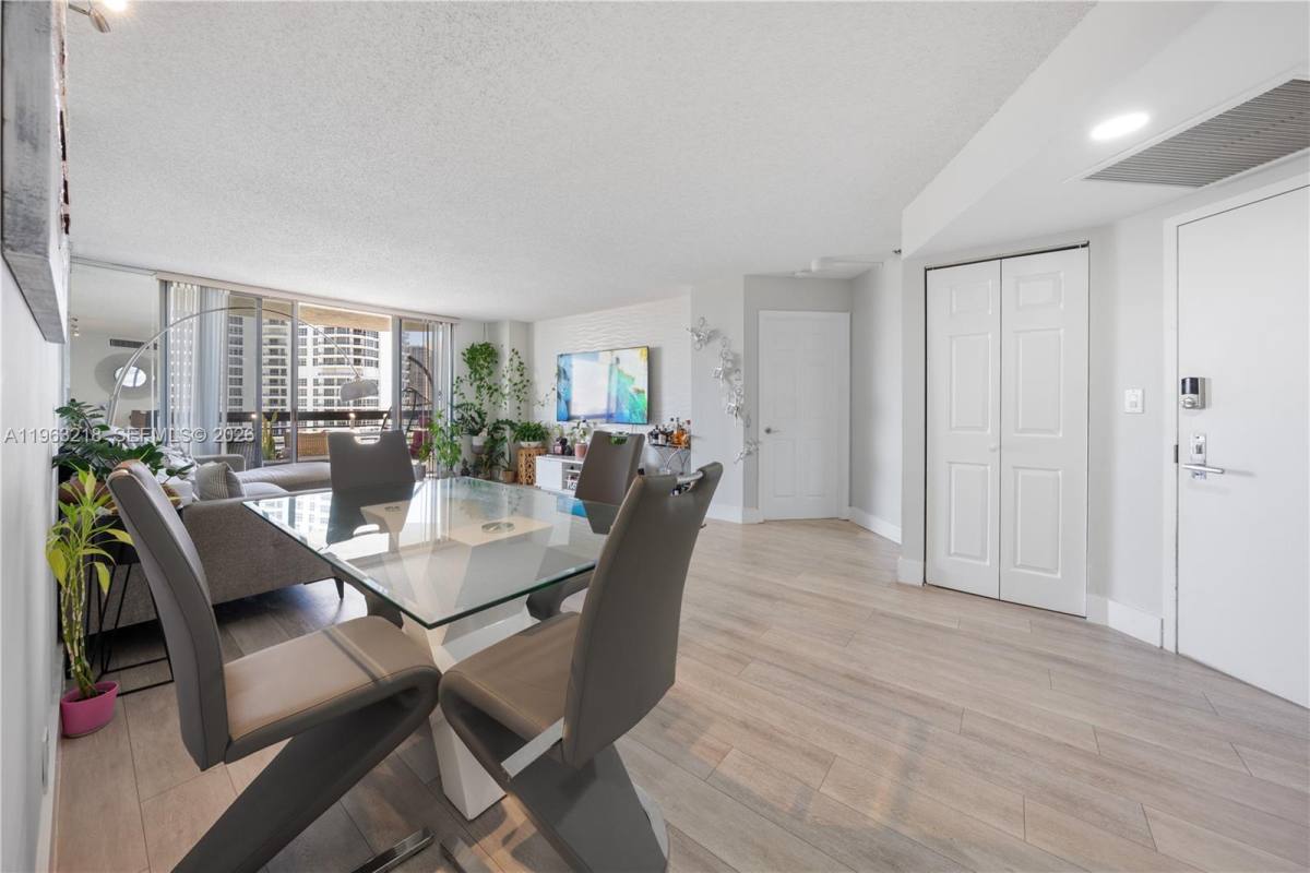 Apartment for rent at 3530 Mystic Pointe Dr, Miami, FL 33180