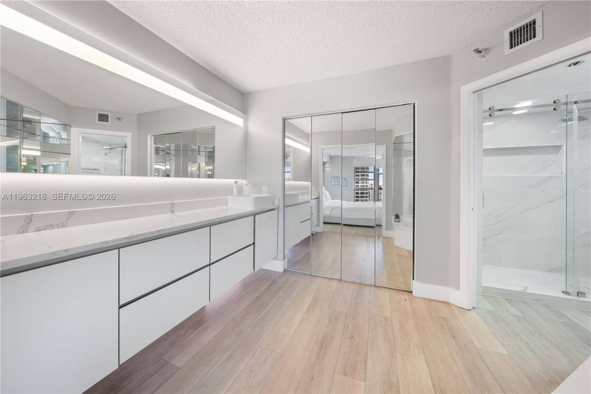 Apartment for rent at 3530 Mystic Pointe Dr, Miami, FL 33180