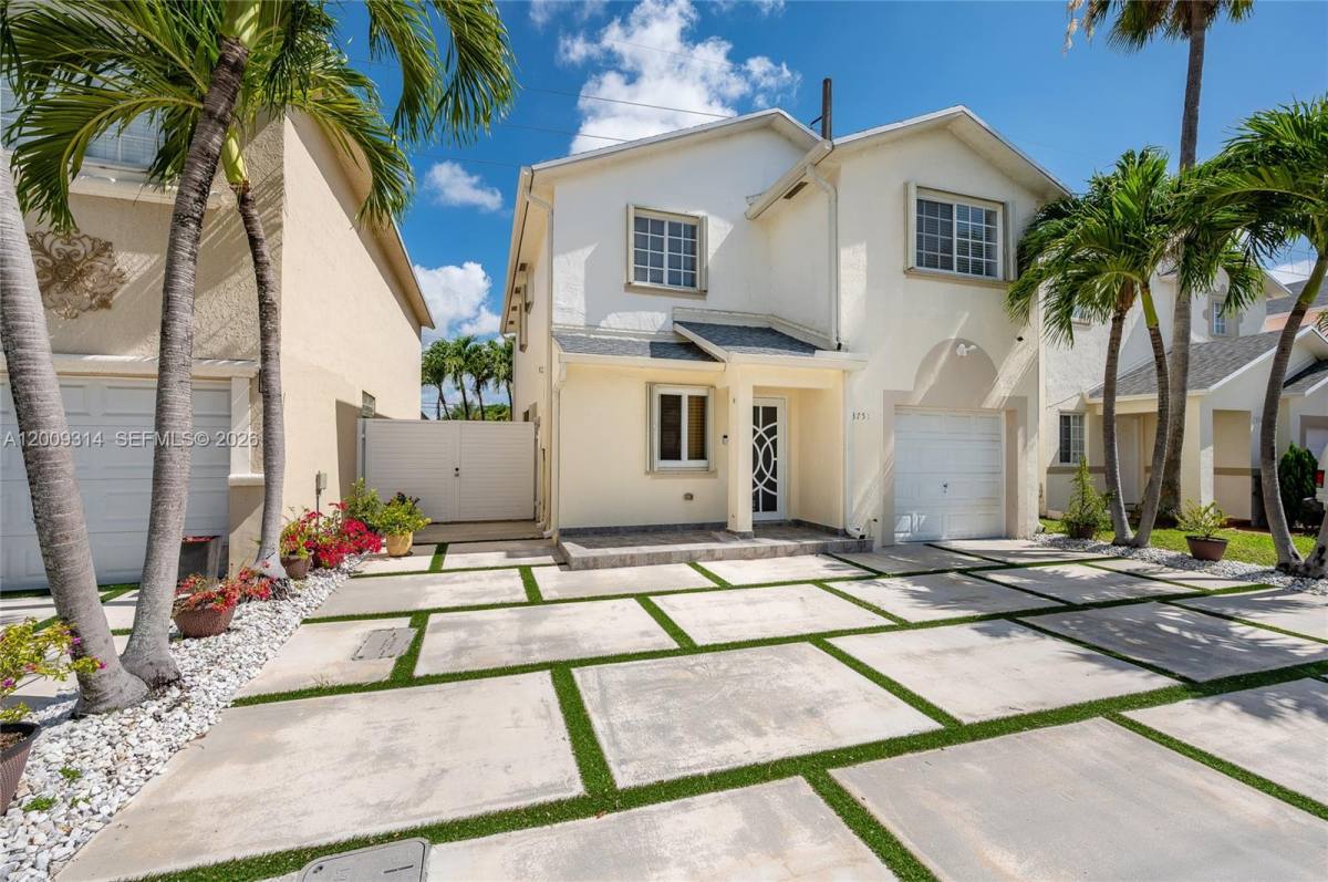House for rent at 13753 SW 160th St #O, Miami, FL 33177