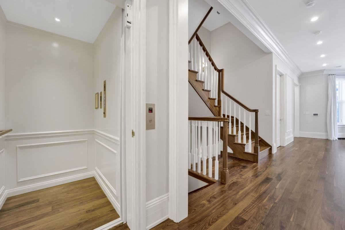Apartment for rent at 105 W Chestnut St #105, Chicago, IL 60610