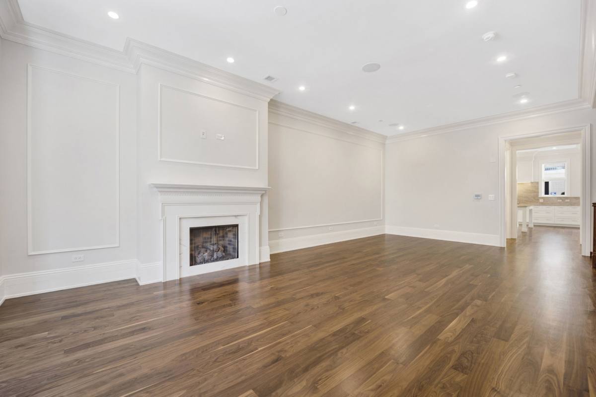 Apartment for rent at 105 W Chestnut St #105, Chicago, IL 60610
