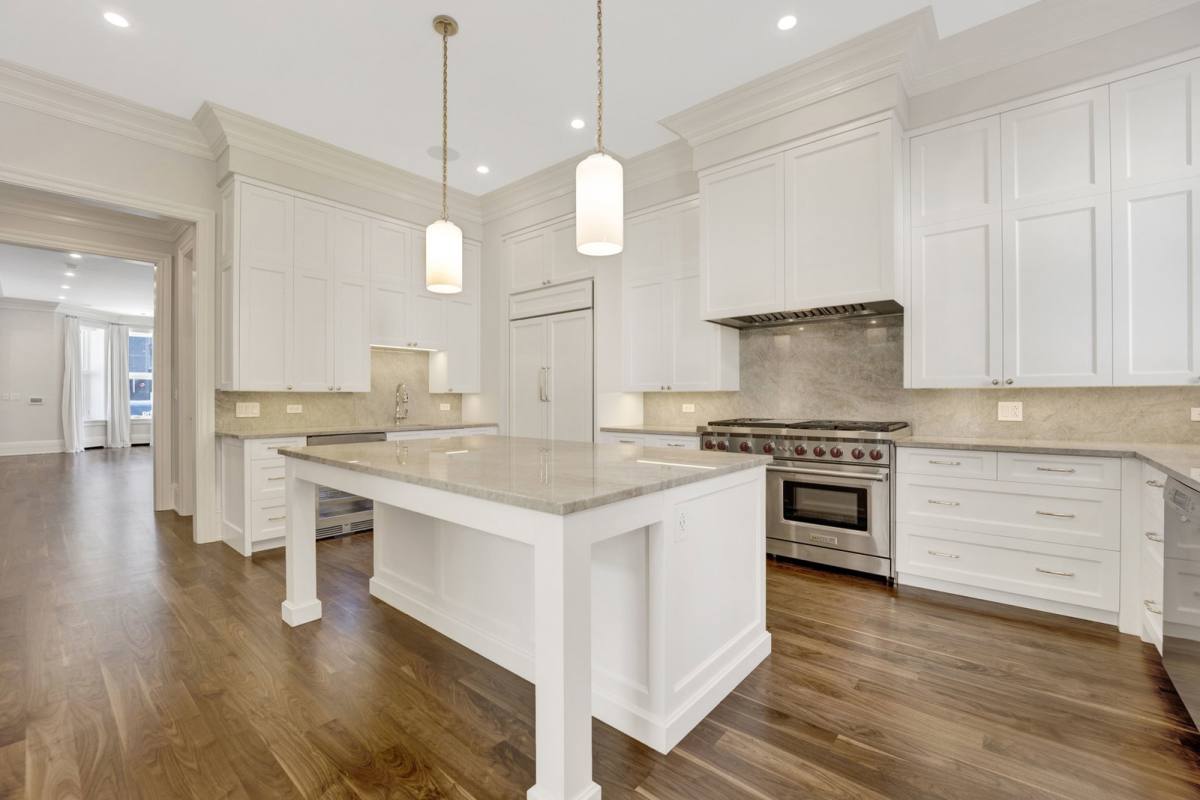 Apartment for rent at 105 W Chestnut St #105, Chicago, IL 60610