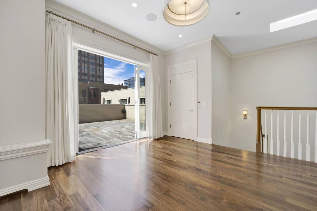 Apartment for rent at 105 W Chestnut St #105, Chicago, IL 60610
