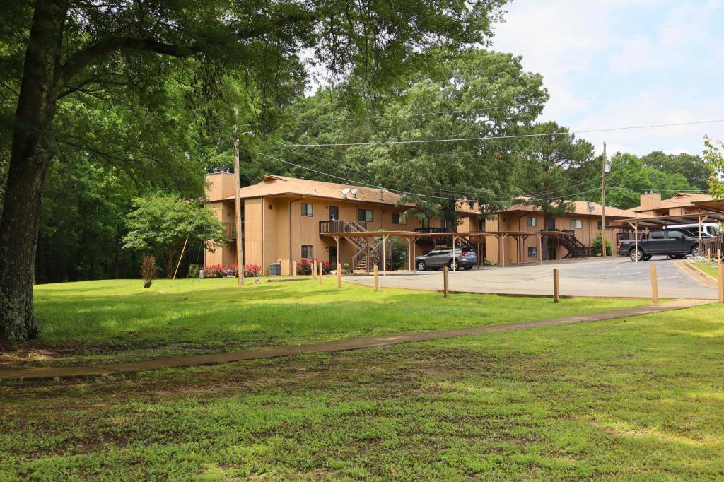 Condo for rent at 1100 Woodlawn Ave #64, Hot Springs National Park, AR 71913
