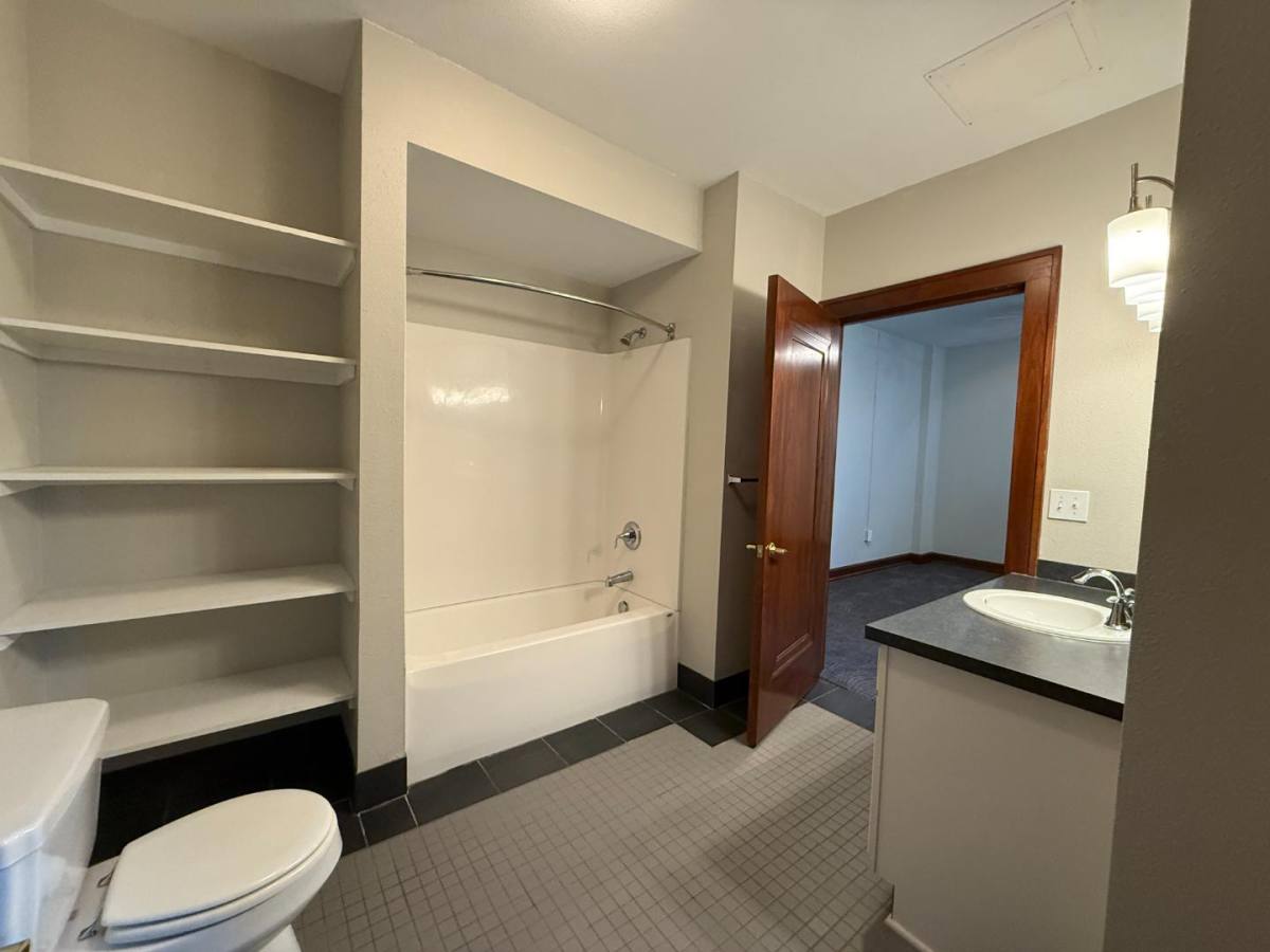 Apartment for rent at 727 N Capitol Ave #G104, Lansing, MI 48906