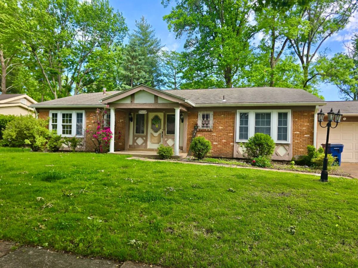 House for rent at 13032 Oldfarm Dr Rd, Saint Louis, MO 63146