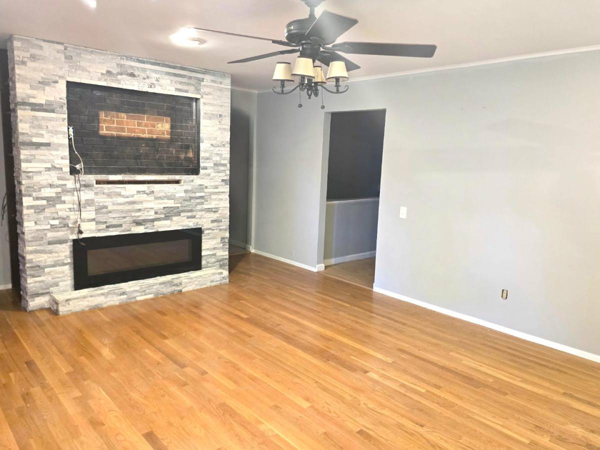 House for rent at 13032 Oldfarm Dr Rd, Saint Louis, MO 63146