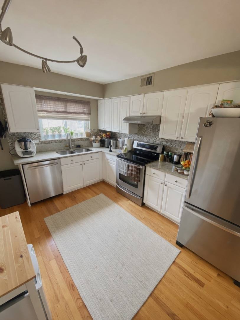 Condo for rent at 3245 W Milwauke #3D, Northbrook, IL 60062