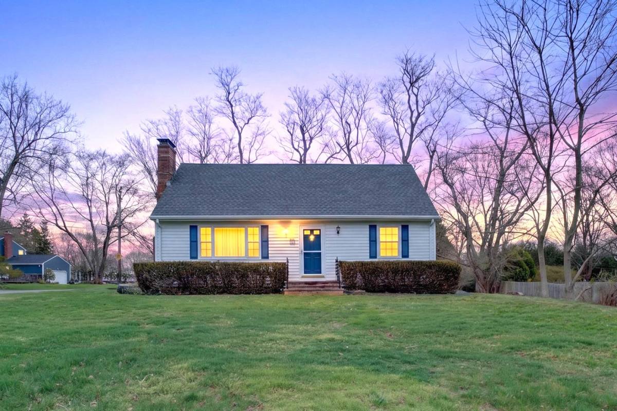 House for rent at 10 Dewolf Ave, Bristol, RI 02809
