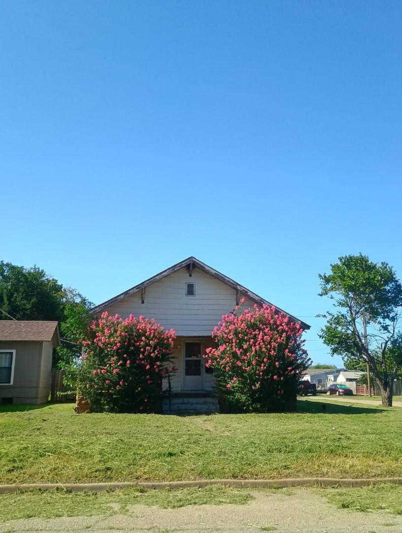House for rent at 846 E Maple St, Cushing, OK 74023