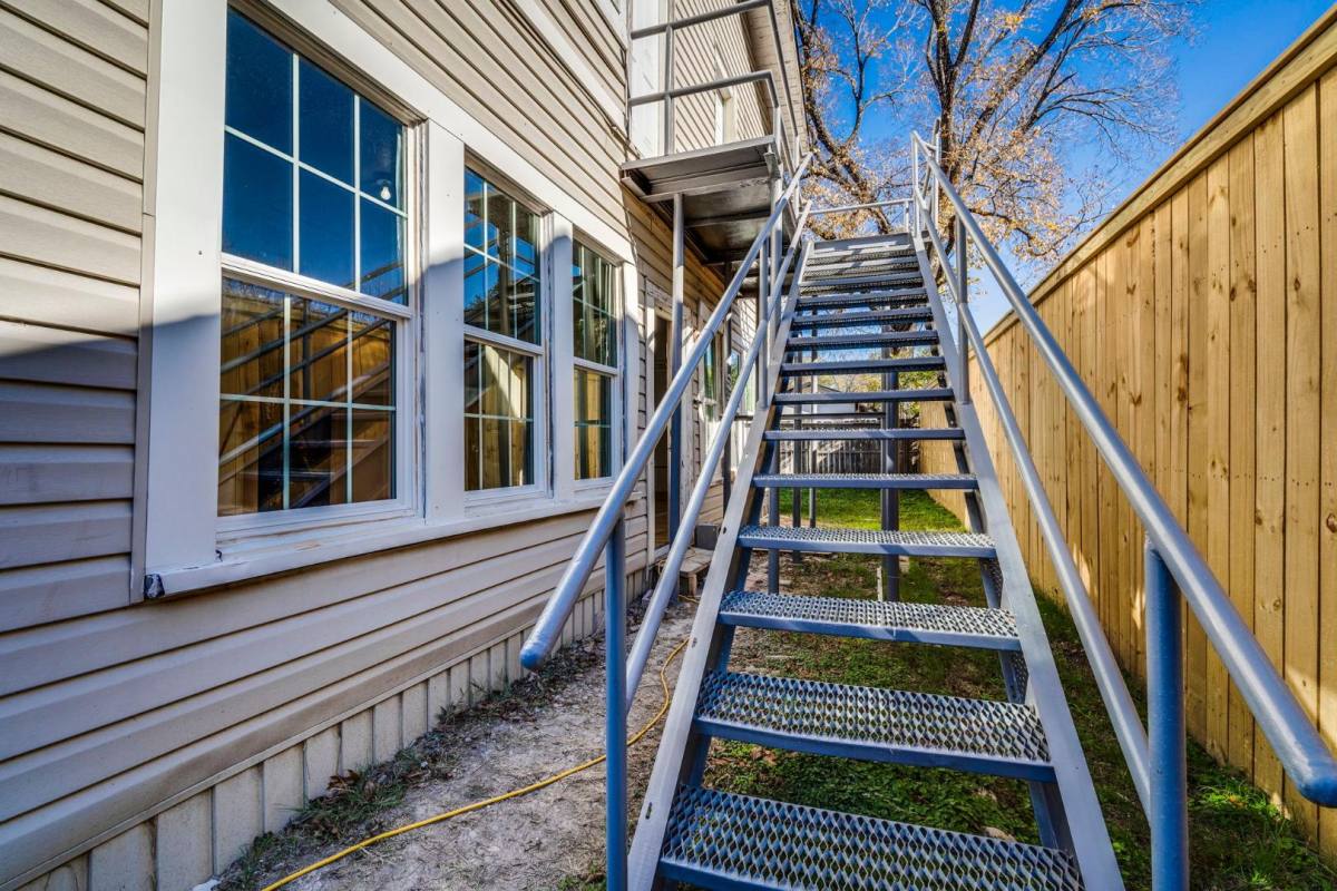 Apartment for rent at 1221 W 2nd Ave #B, Corsicana, TX 75110