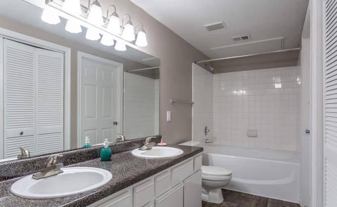 Apartment for rent at 14913 Richmond Ave, Houston, TX 77082