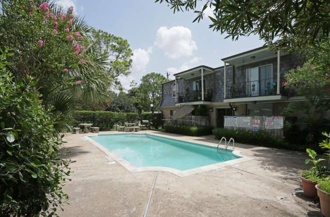 Apartment for rent at 2338 W 18th St, Houston, TX 77008