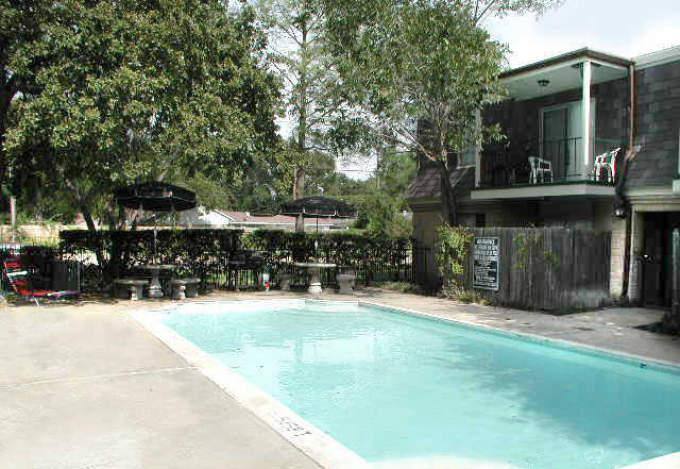 Apartment for rent at 2338 W 18th St, Houston, TX 77008