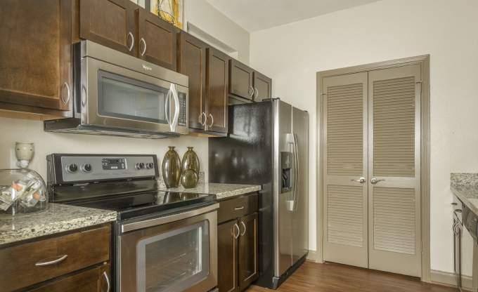 Apartment for rent at 5800 Woodway Dr, Houston, TX 77057