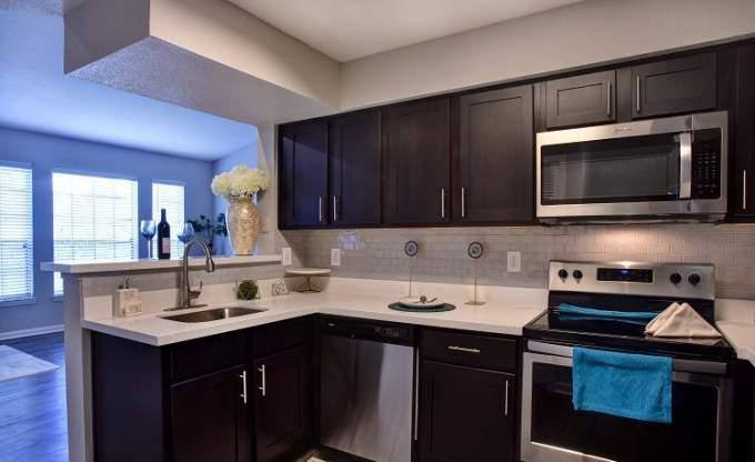 Apartment for rent at 7777 Greenbriar Rd, Houston, TX 77030
