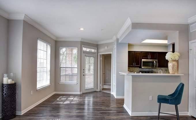 Apartment for rent at 7777 Greenbriar Rd, Houston, TX 77030