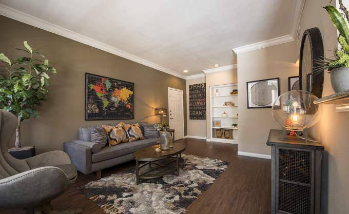 Apartment for rent at 7777 Greenbriar Rd, Houston, TX 77030