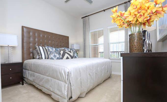 Apartment for rent at 807 S Post Oak Lane, Houston, TX 77056