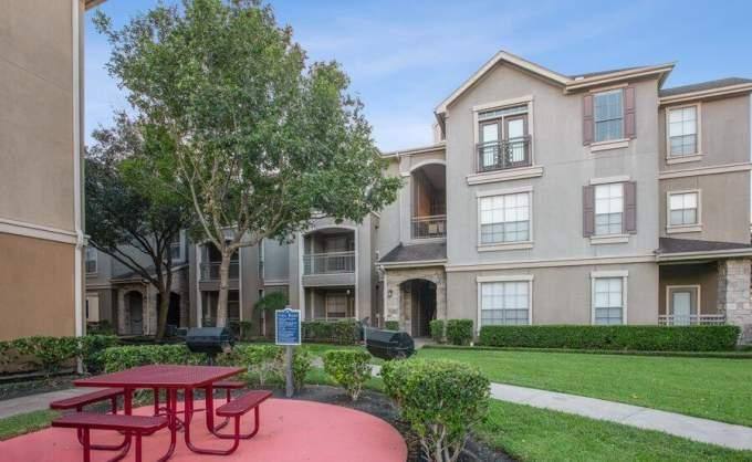 Apartment for rent at 15155 Richmond Ave, Houston, TX 77082