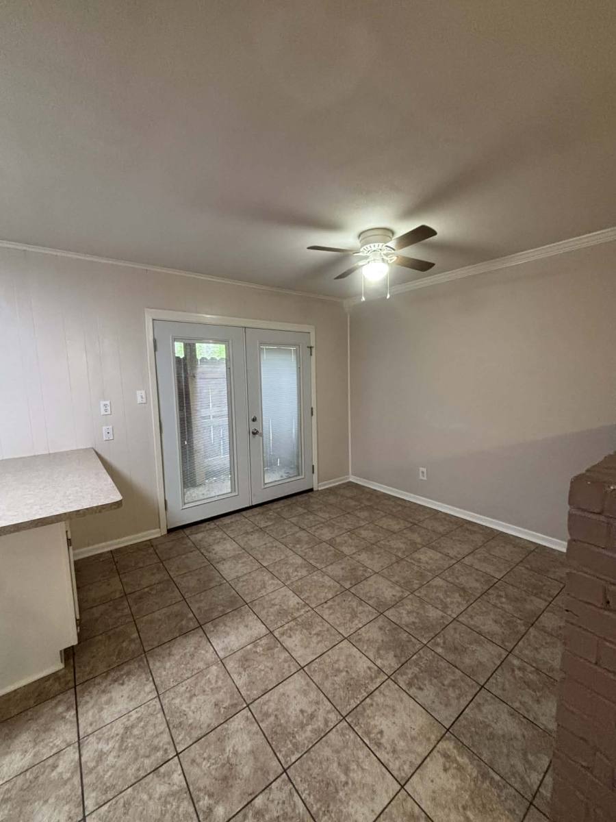 Townhouse for rent at 602 E S St, Lindale, TX 75771