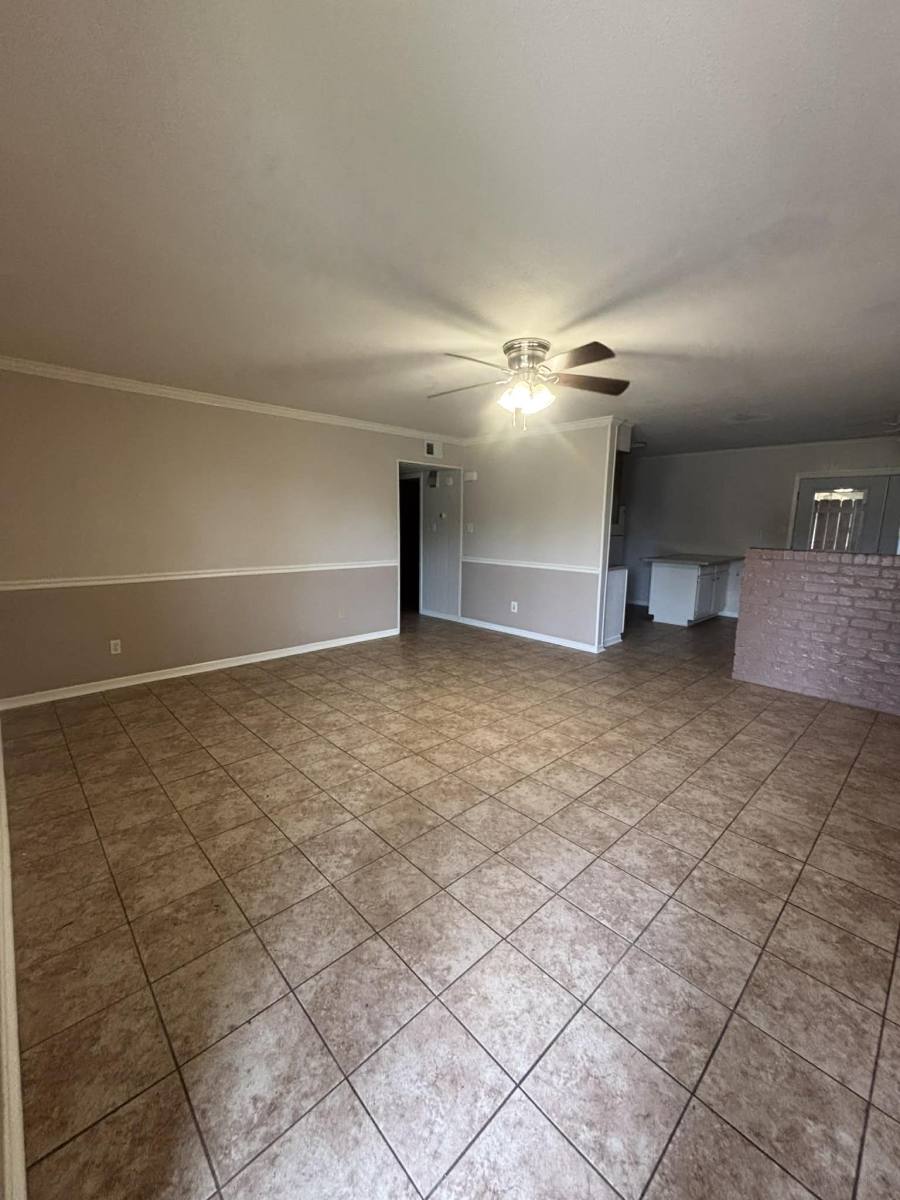Townhouse for rent at 602 E S St, Lindale, TX 75771
