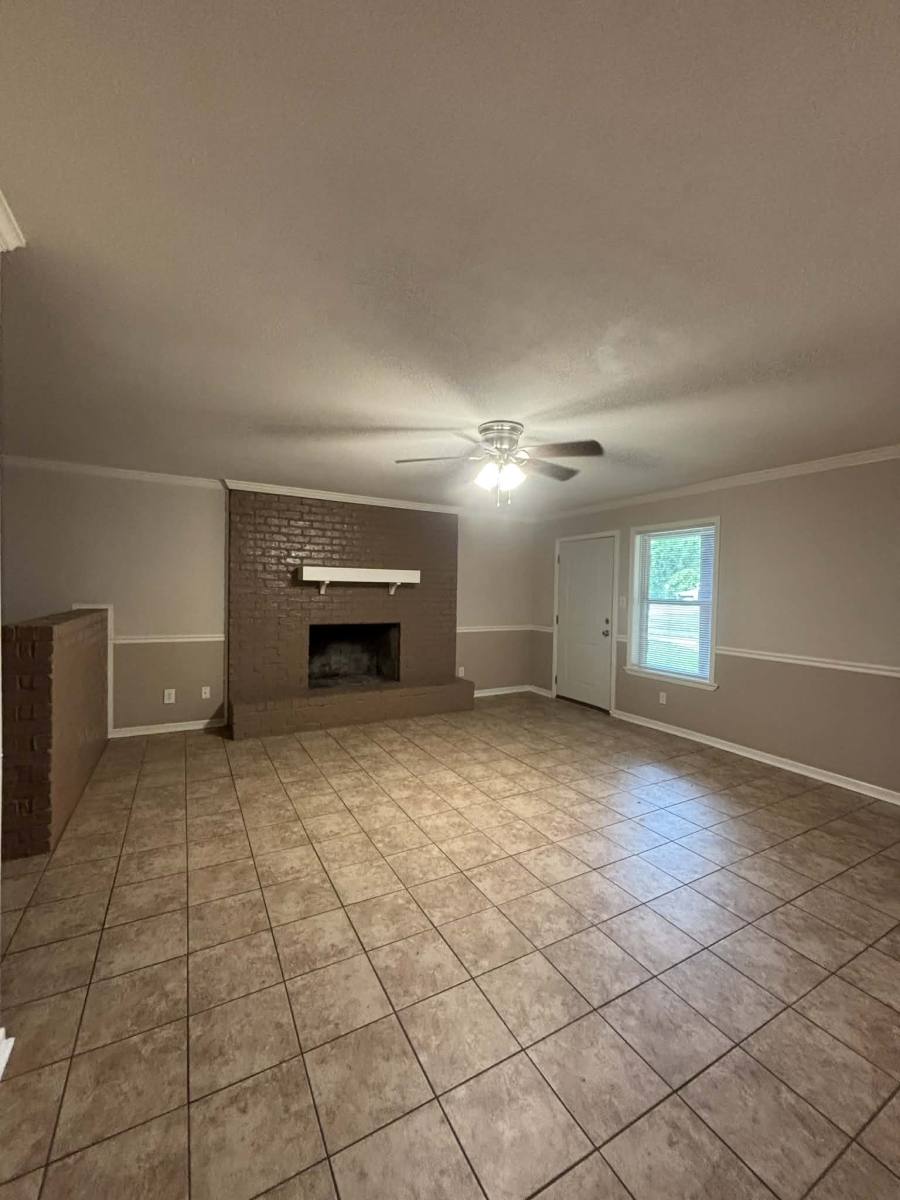 Townhouse for rent at 602 E S St, Lindale, TX 75771