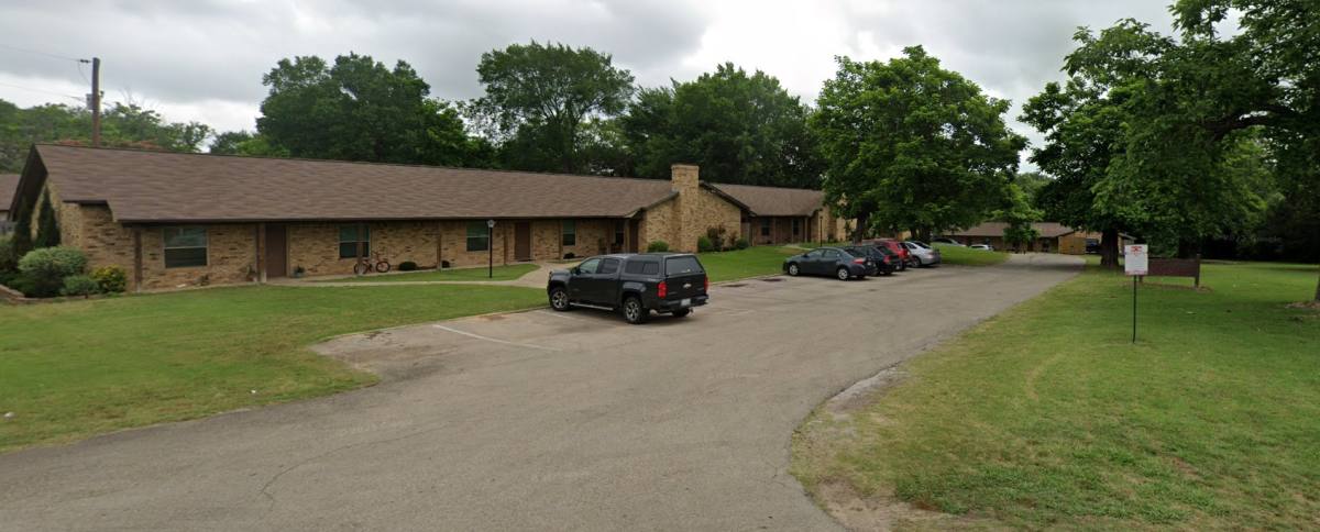 Townhouse for rent at 602 E S St, Lindale, TX 75771
