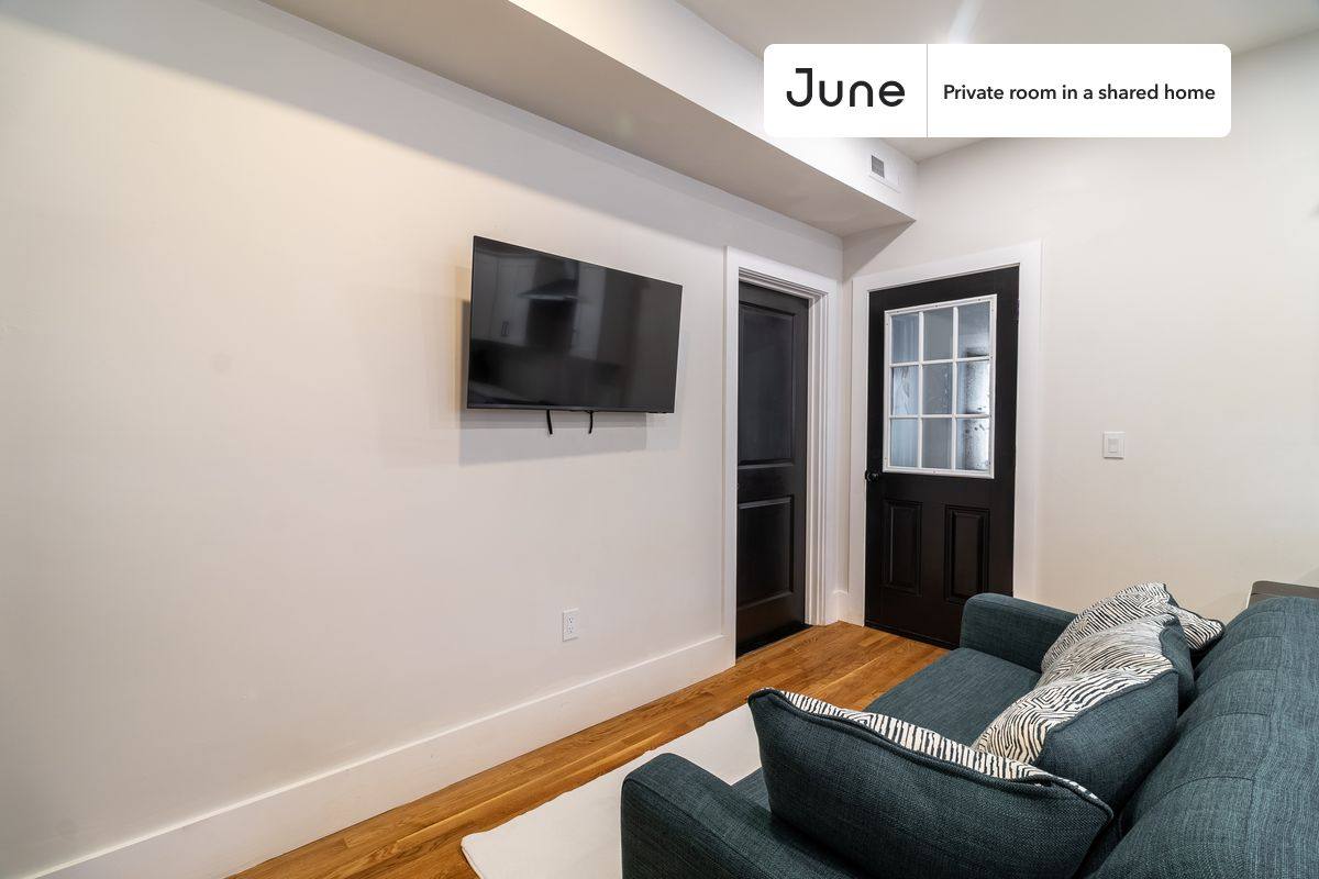 Apartment for rent at 8 Walnut Park, Roxbury, MA 02119