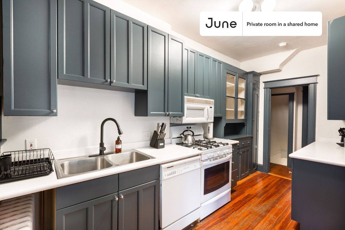 Apartment for rent at 3618 Warren St NW, Washington, DC 20008