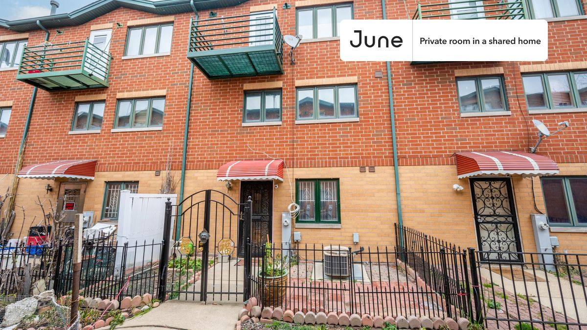 Apartment for rent at 1928 S Young Park Way #A, Chicago, IL 60616