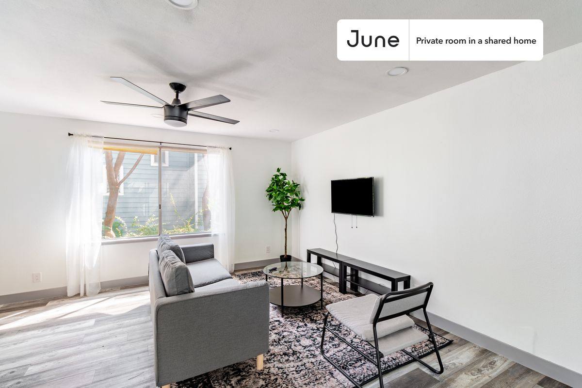 Apartment for rent at 589 N Garfield Ave #B, Pasadena, CA 91101