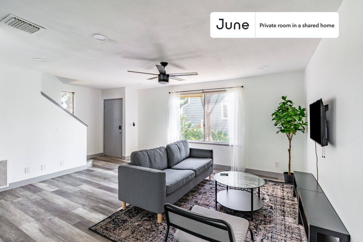 Apartment for rent at 589 N Garfield Ave #B, Pasadena, CA 91101
