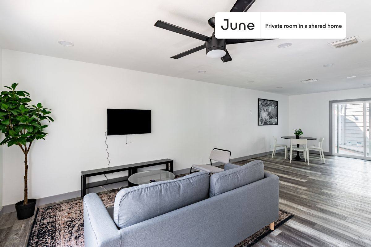 Apartment for rent at 589 N Garfield Ave #B, Pasadena, CA 91101
