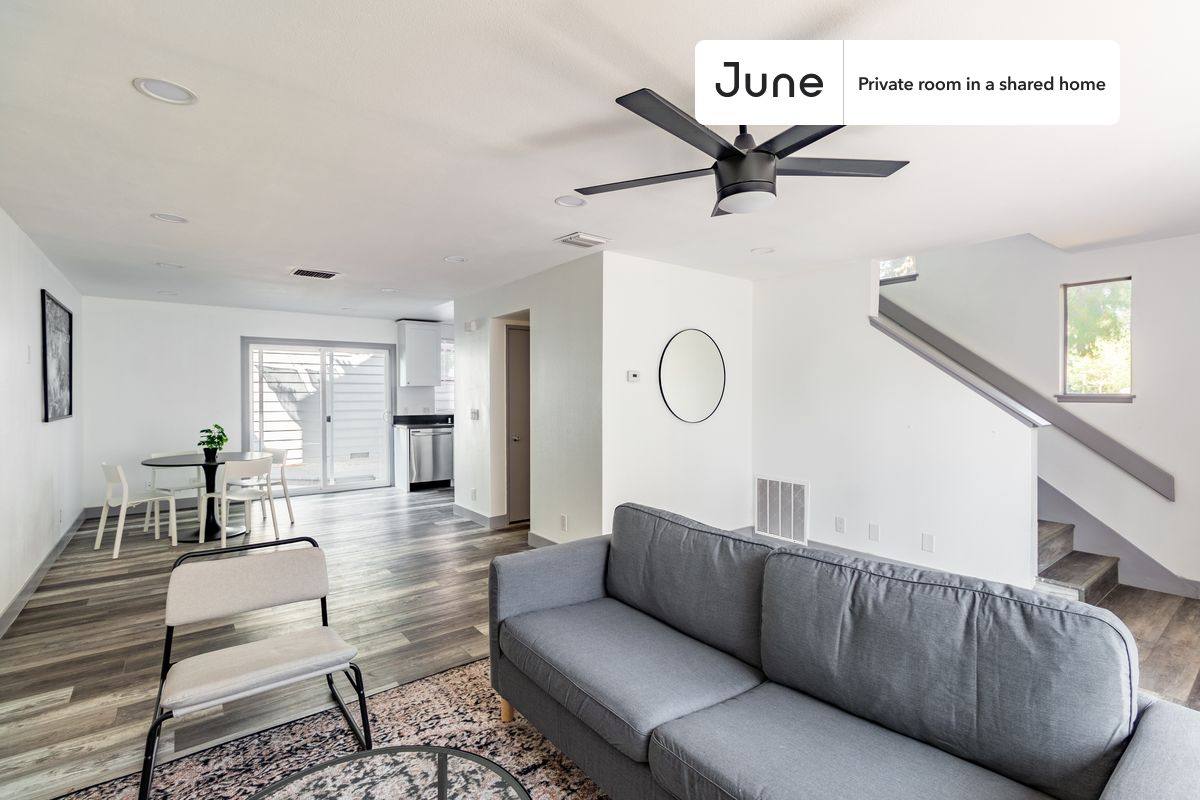 Apartment for rent at 589 N Garfield Ave #B, Pasadena, CA 91101