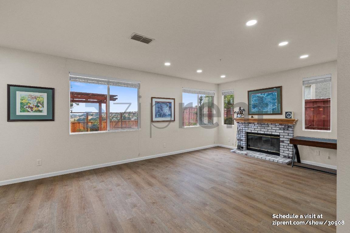 House for rent at 1001 Sandhurst Dr, Vallejo, CA 94591