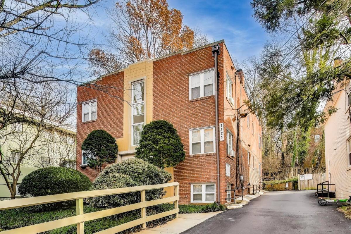 Apartment for rent at 7523 Maple Ave #2, Takoma Park, MD 20912