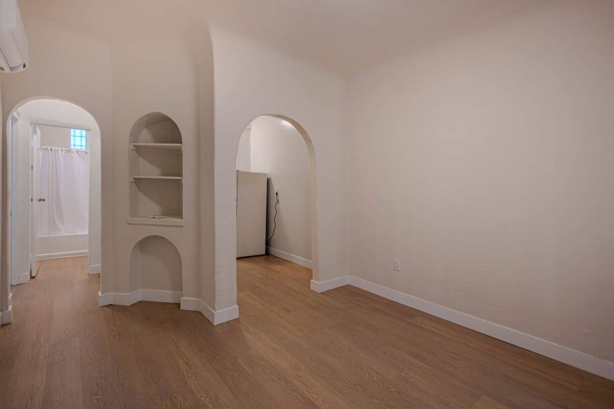 Apartment for rent at 822 N Las Palmas, Los Angeles, CA 90038