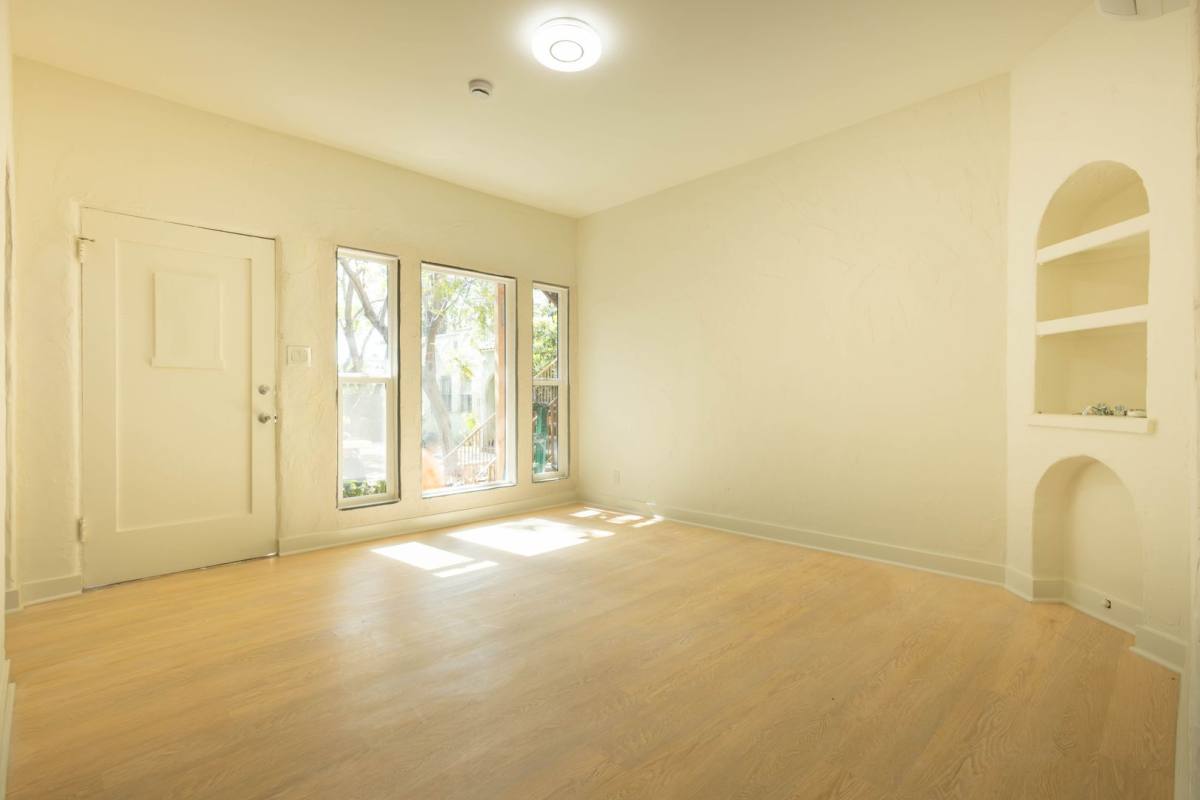 Apartment for rent at 822 N Las Palmas, Los Angeles, CA 90038