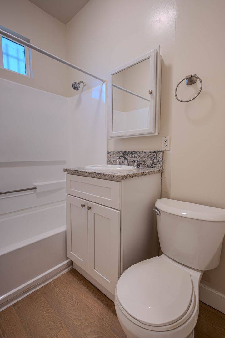 Apartment for rent at 822 N Las Palmas, Los Angeles, CA 90038