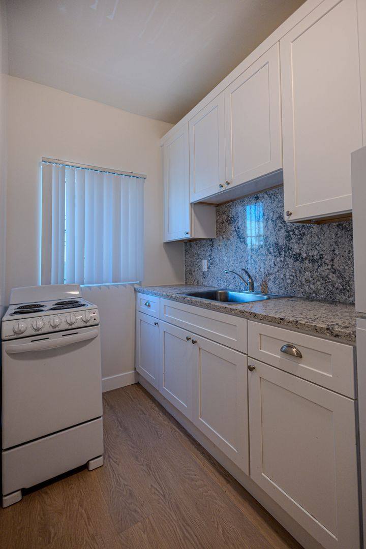 Apartment for rent at 822 N Las Palmas, Los Angeles, CA 90038