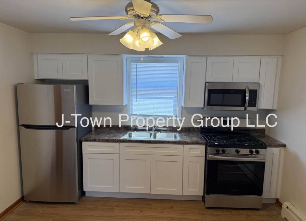 Apartment for rent at 2414 Douglas St, Joliet, IL 60435
