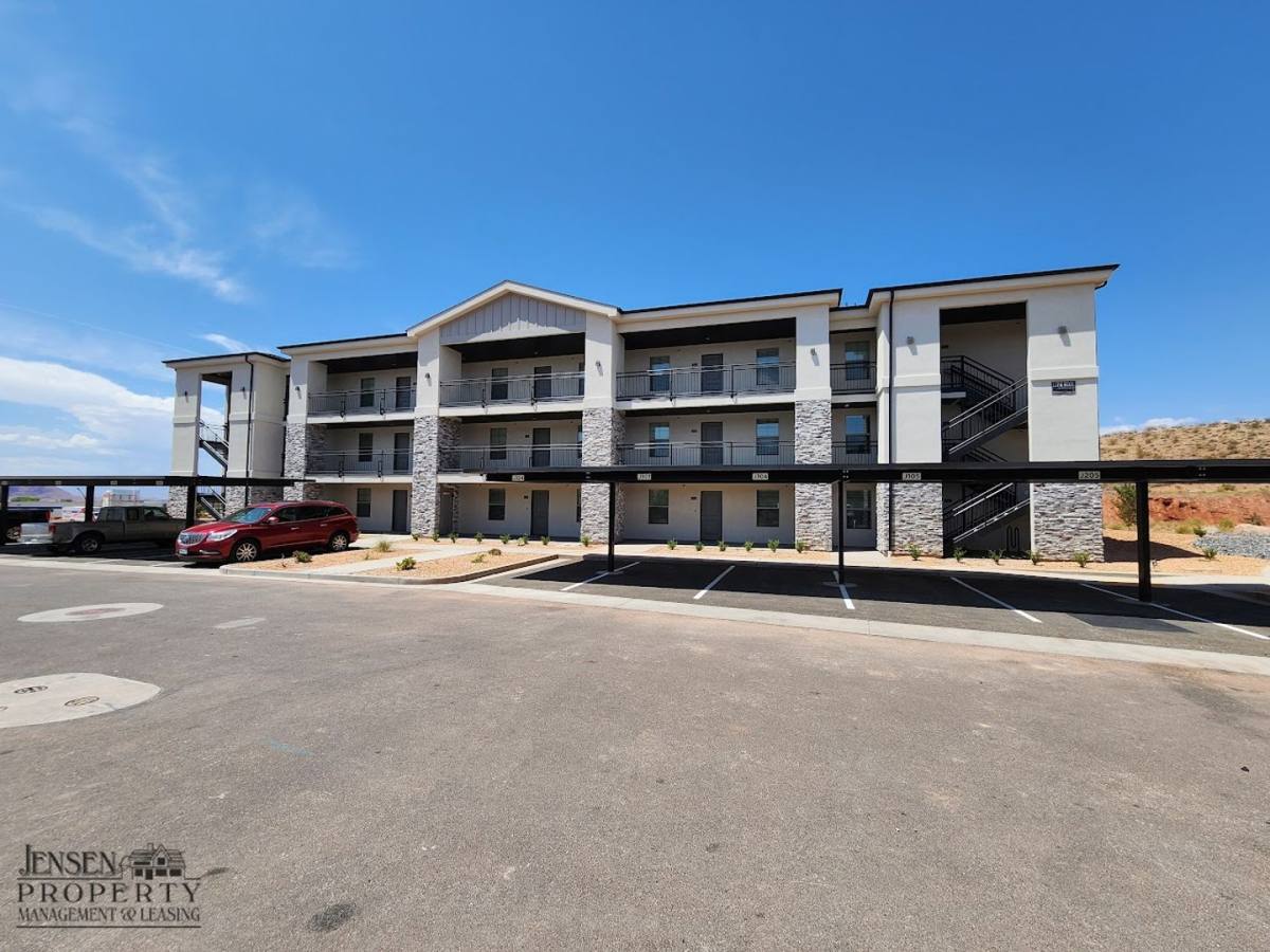 Condo for rent at 133 N Rock Canyon St, Hurricane, UT 84737
