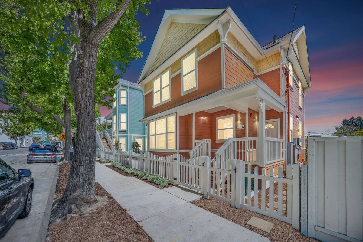 Apartment for rent at 2016 Dwight Way, Berkeley, CA 94704